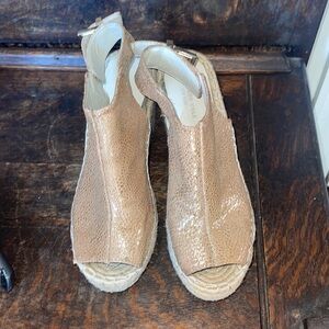 COPY - Kenneth Cole Gold wedges